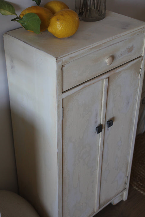 Petit buffet parisien "Basile"