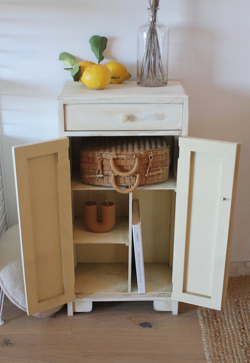 Petit buffet parisien "Basile"