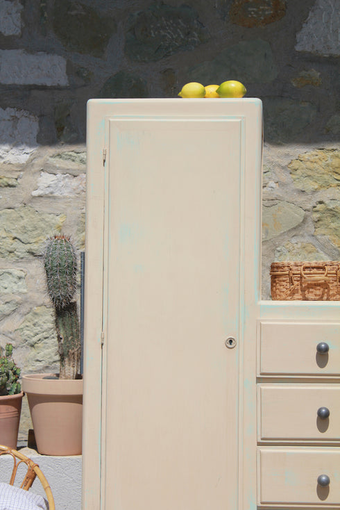 Petite armoire asymétrique "Suzanne"