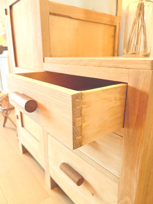 Petite armoire asymétrique « Clémentine »