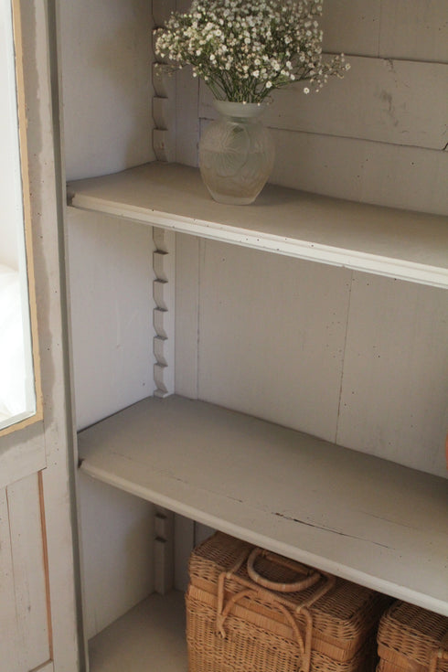 Bibliothèque ancienne "Jeanne"