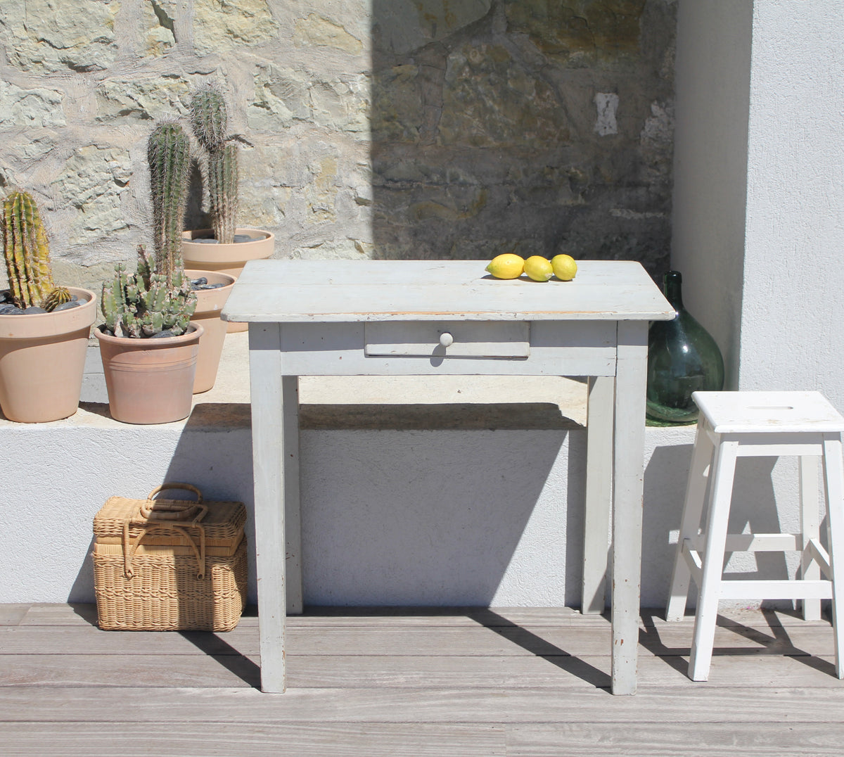 Petite table ancienne en bois massif | Les Belles Vies