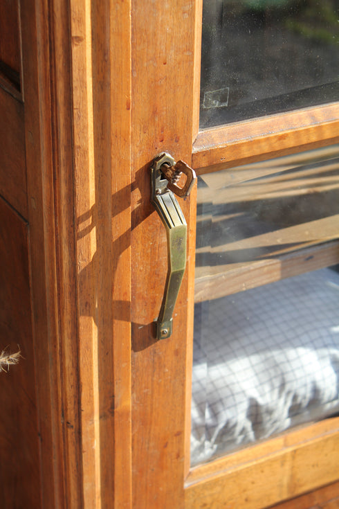 Bonnetière art déco en noyer "Suzie"