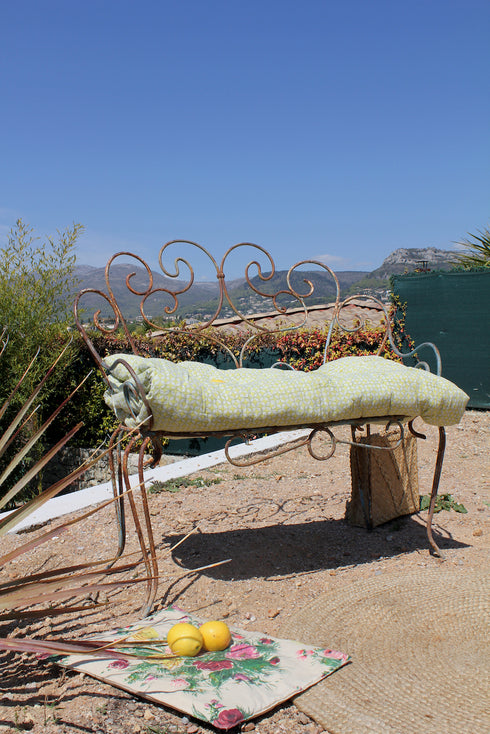 Banquette ancienne en fer forgé "Pâquerette"
