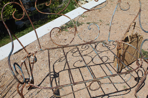 Banquette ancienne en fer forgé "Pâquerette"