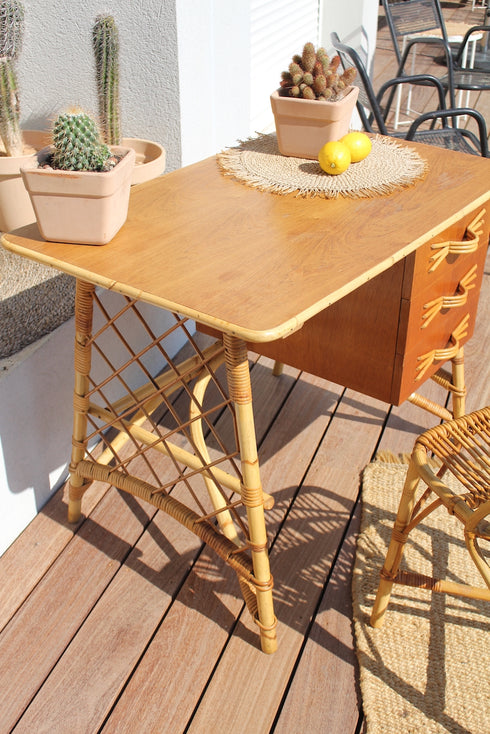 Bureau et sa chaise en rotin vintage "Hypolite" - Louis Sognot -