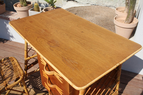 Bureau et sa chaise en rotin vintage "Hypolite" - Louis Sognot -