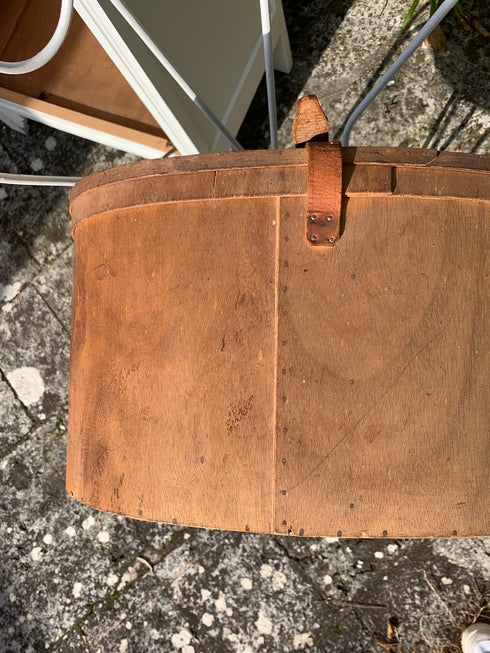 Ancienne boîte à chapeau "Lou"